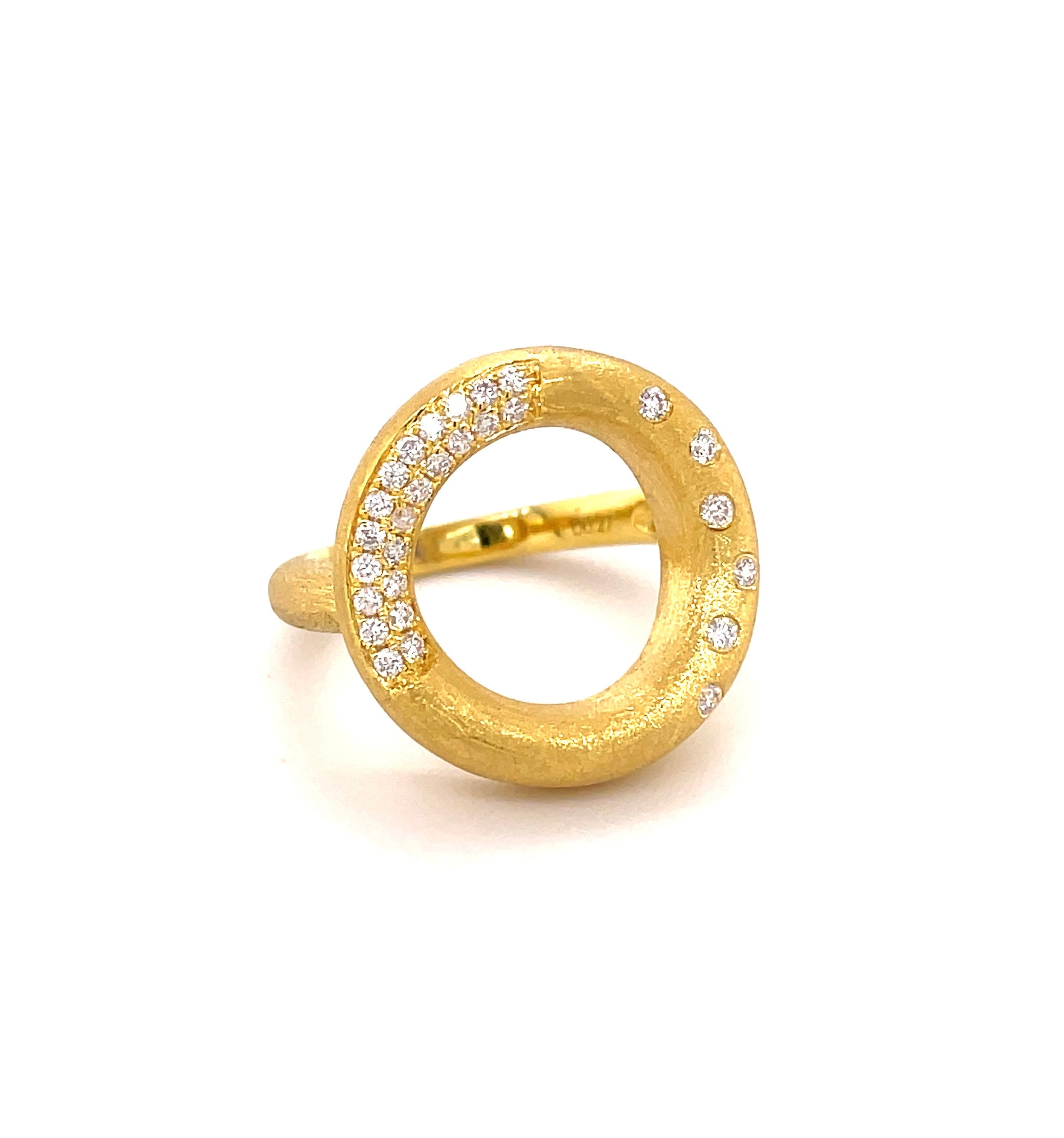 Uniquely crafted with 18k yellow gold, this Italian-made ring features 0.19 cts of round diamonds, a size 6.5, and a stunning matte finish - a breathtaking 19.00 mm wide!