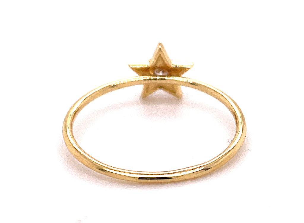 Adorn yourself with this beautiful 18k yellow gold ring featuring a dazzling white enamel star encrusted with a smal round diamond!  Add a touch of sparkle to any ensemble. Size 6 (resizable).