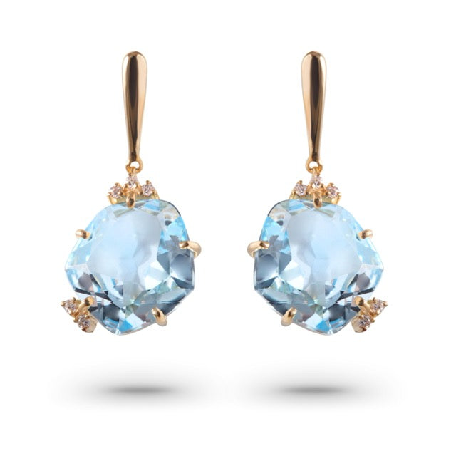 This pair of 18k yellow gold long drop earrings comes from our Brazilian collection. They feature two freeform blue topaz gems set in a secure friction back design. 30.00mm in length and 14.00mm. 